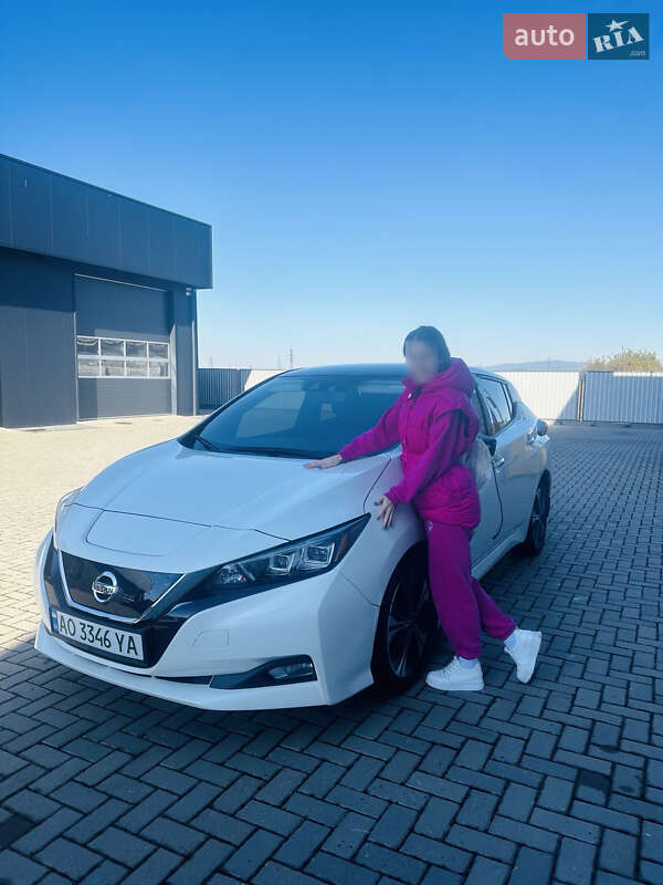 Хетчбек Nissan Leaf 2020 в Києві фото Хетчбек Nissan Leaf 2020 в Києві