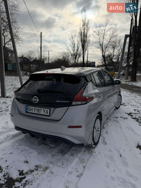 Хетчбек Nissan Leaf 2024 в Одесі