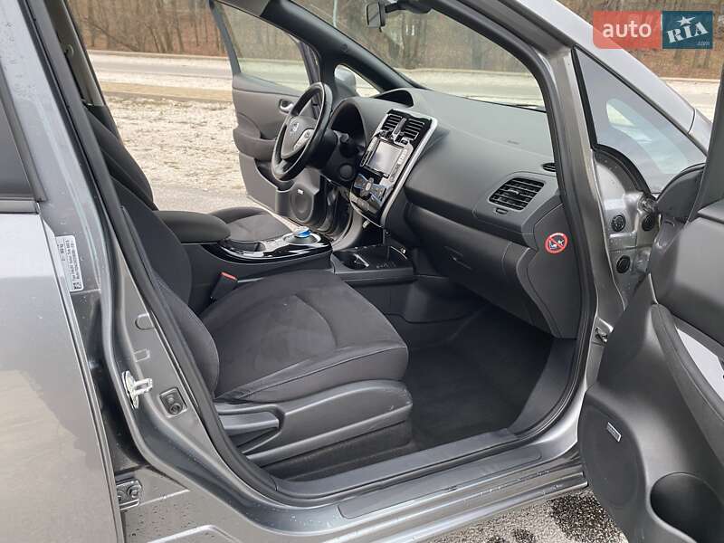 Хетчбек Nissan Leaf 2015 в Дніпрі