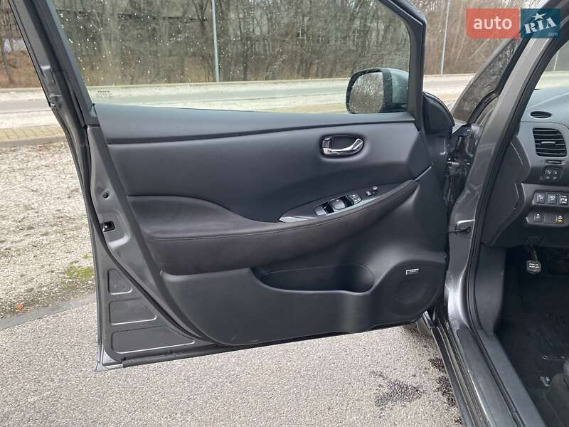 Хетчбек Nissan Leaf 2015 в Дніпрі