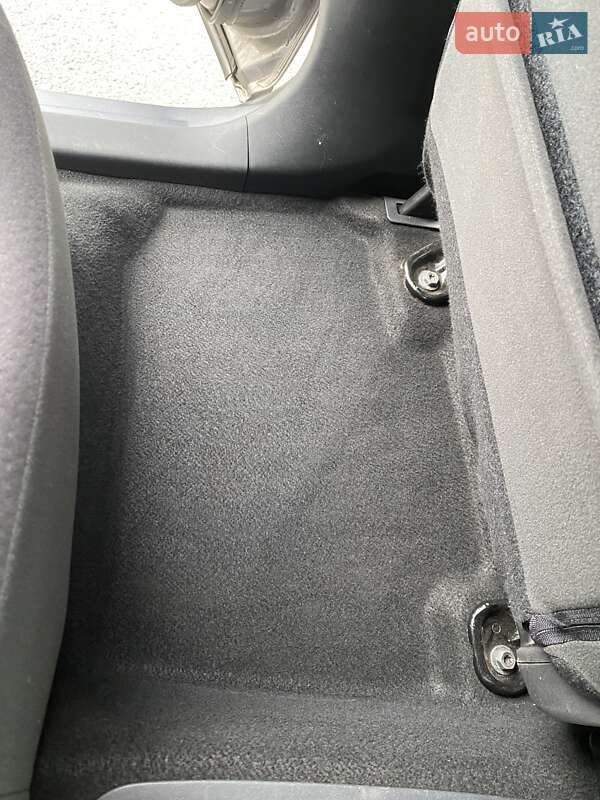 Хетчбек Nissan Leaf 2015 в Дніпрі