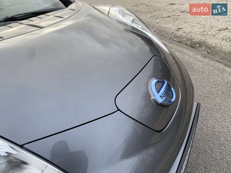 Хетчбек Nissan Leaf 2015 в Дніпрі