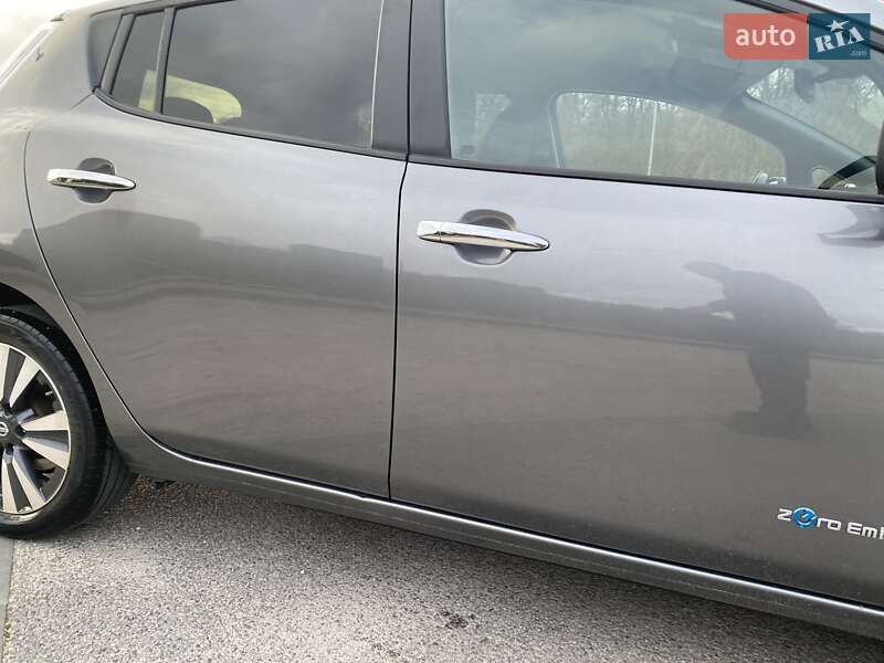 Хетчбек Nissan Leaf 2015 в Дніпрі