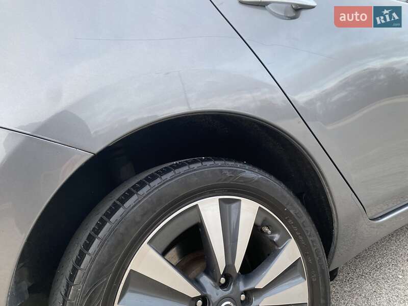 Хетчбек Nissan Leaf 2015 в Дніпрі