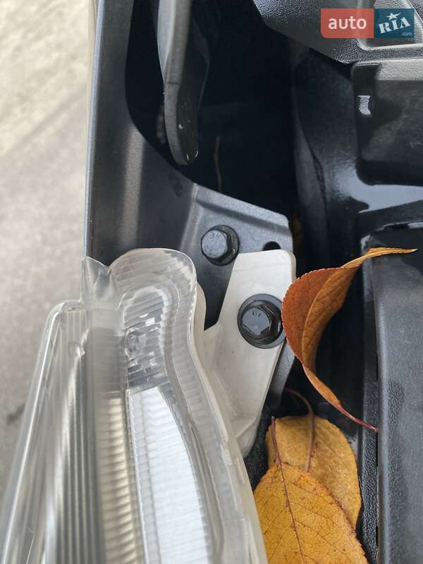 Хетчбек Nissan Leaf 2015 в Дніпрі