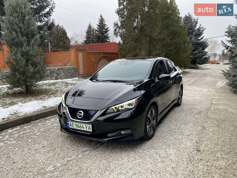Хэтчбек Nissan Leaf 2022 в Днепре