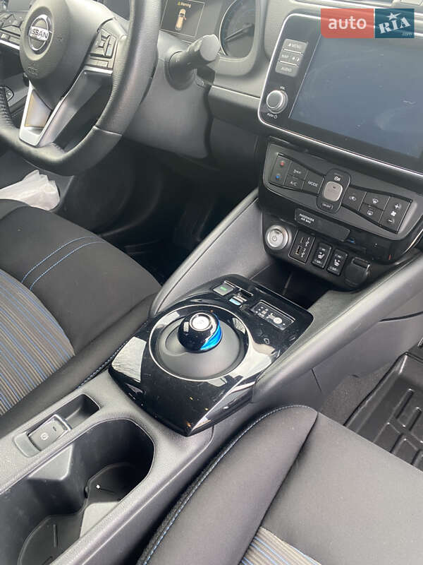 Хэтчбек Nissan Leaf 2022 в Днепре