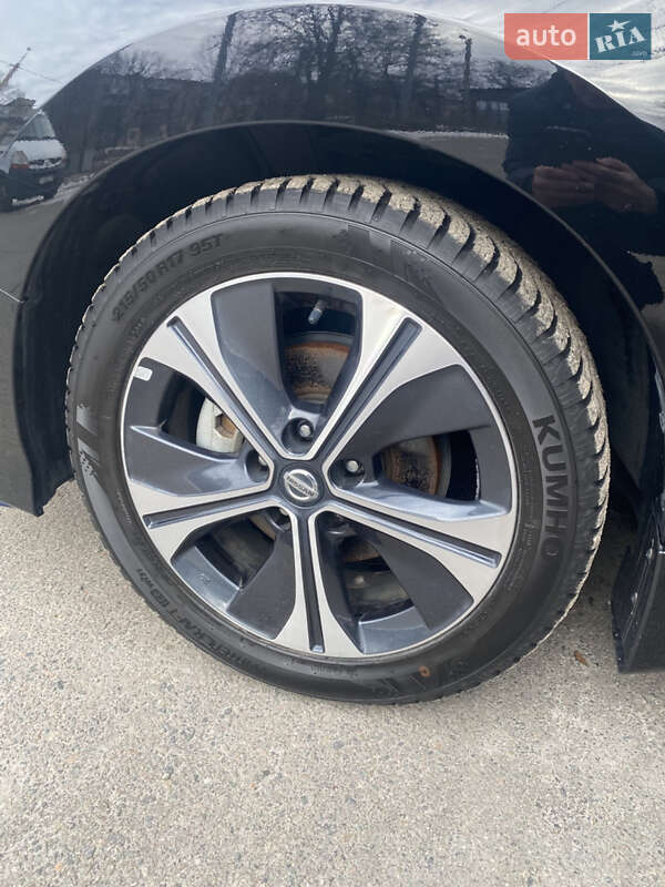 Хэтчбек Nissan Leaf 2022 в Днепре