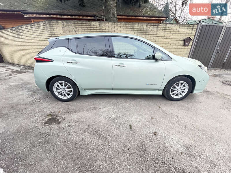 Хэтчбек Nissan Leaf 2018 в Днепре