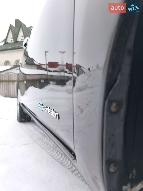 Хетчбек Nissan Leaf 2014 в Луцьку