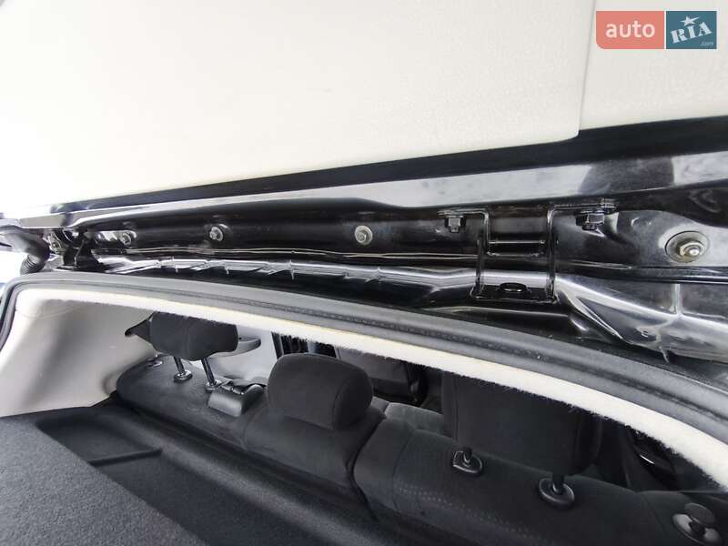 Хетчбек Nissan Leaf 2014 в Луцьку