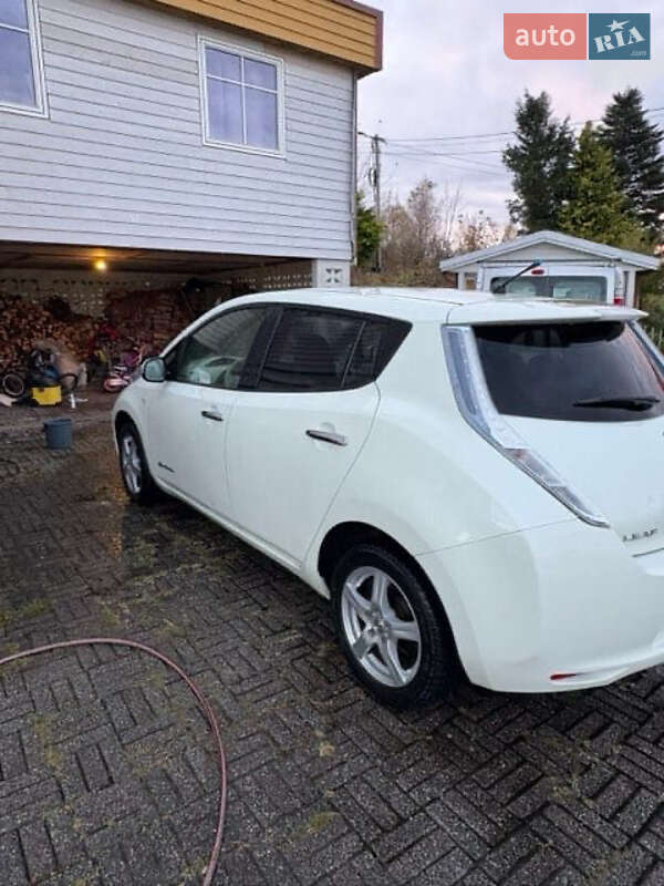 Хэтчбек Nissan Leaf 2012 в Стрые