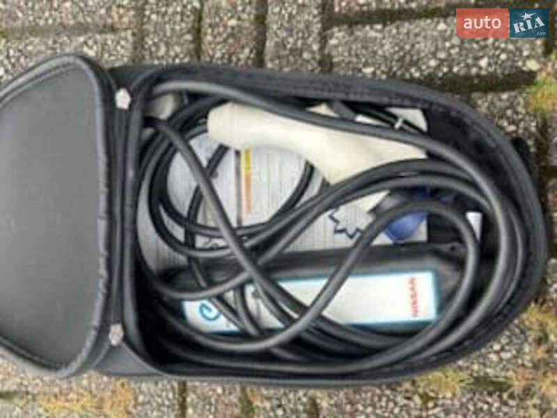 Хэтчбек Nissan Leaf 2012 в Стрые