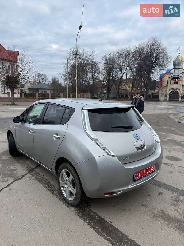 Хэтчбек Nissan Leaf 2015 в Ужгороде