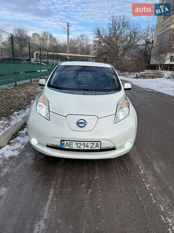 Хетчбек Nissan Leaf 2017 в Дніпрі
