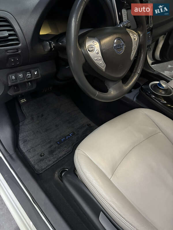 Хетчбек Nissan Leaf 2017 в Дніпрі