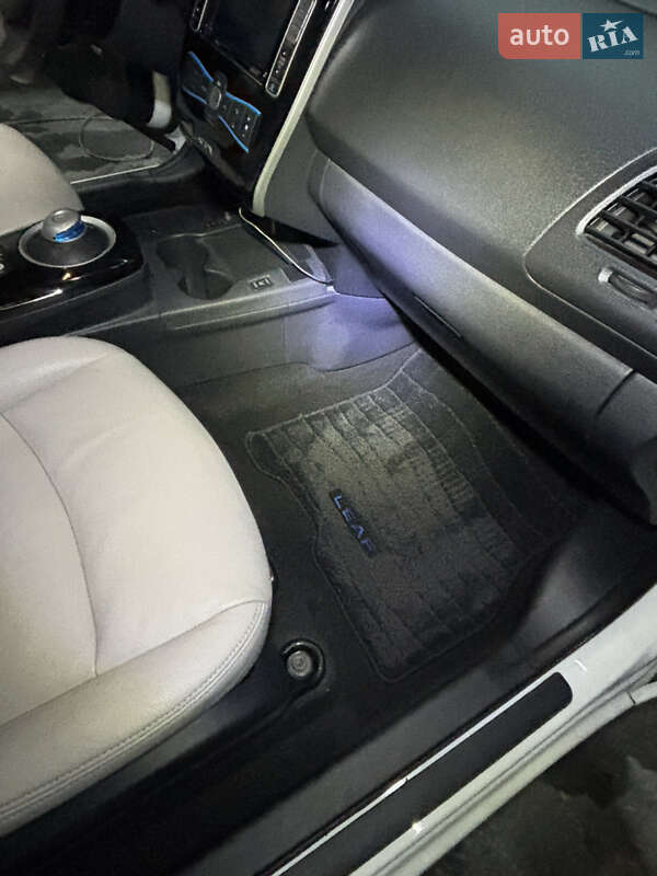 Хетчбек Nissan Leaf 2017 в Дніпрі