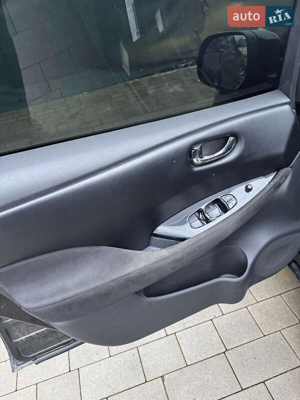 Хэтчбек Nissan Leaf 2013 в Ужгороде