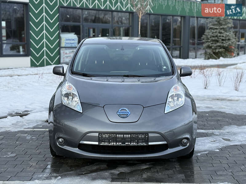 Хэтчбек Nissan Leaf 2015 в Городке
