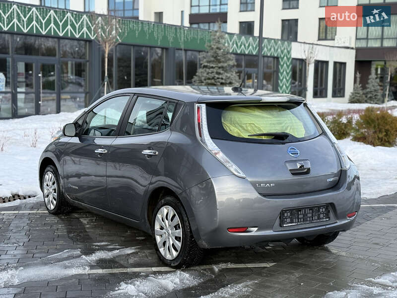 Хэтчбек Nissan Leaf 2015 в Городке