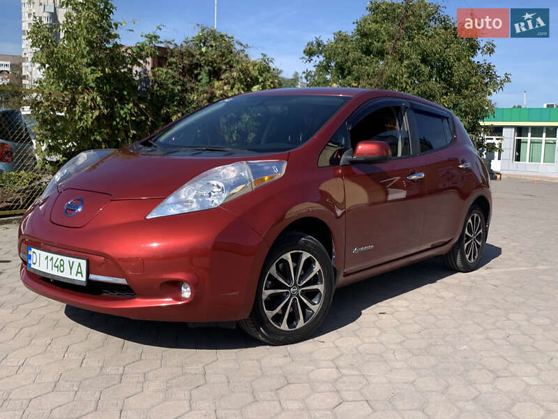 Хэтчбек Nissan Leaf 2015 в Львове