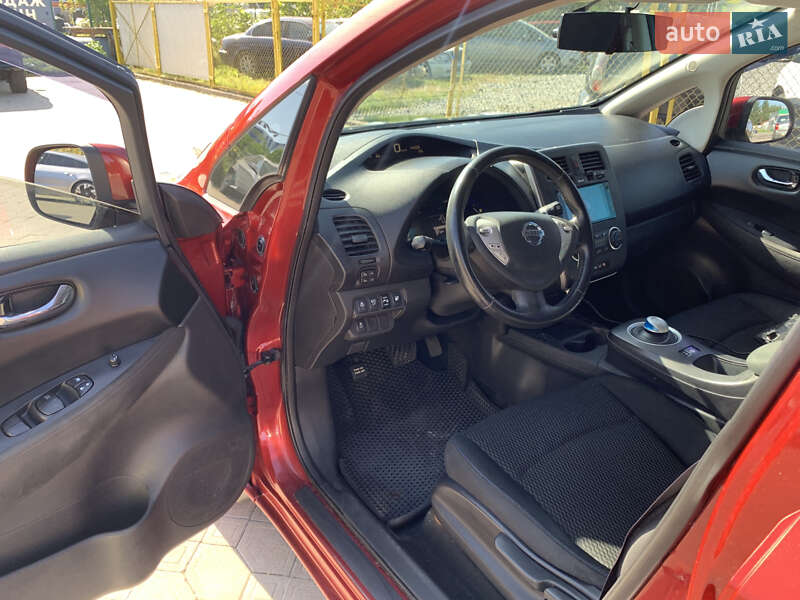 Хэтчбек Nissan Leaf 2015 в Львове