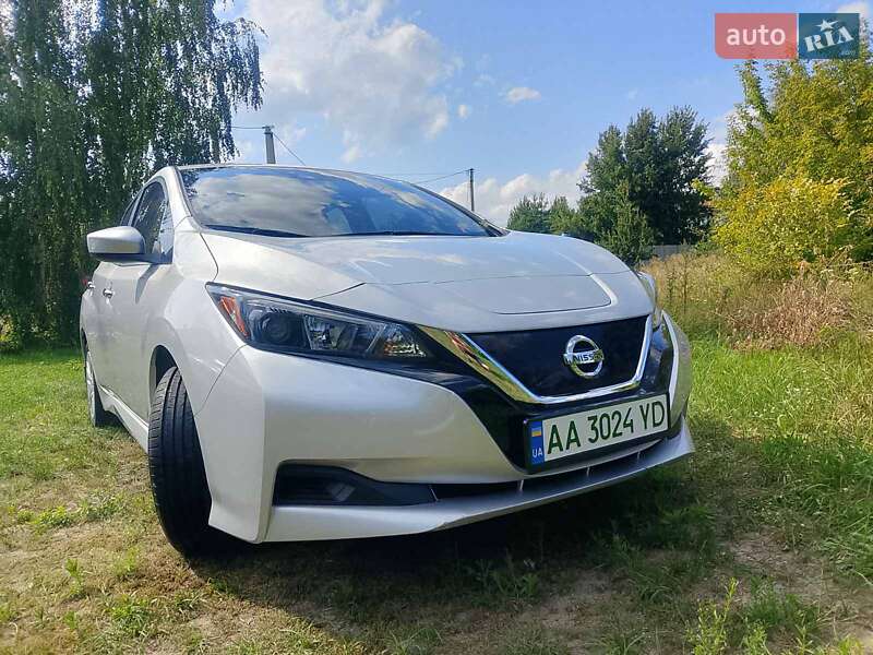 Хэтчбек Nissan Leaf 2022 в Киеве фото Хэтчбек Nissan Leaf 2022 в Киеве