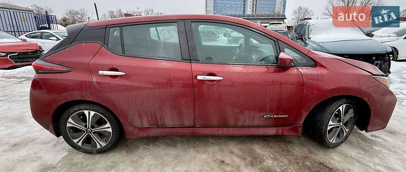 Хэтчбек Nissan Leaf 2018 в Киеве