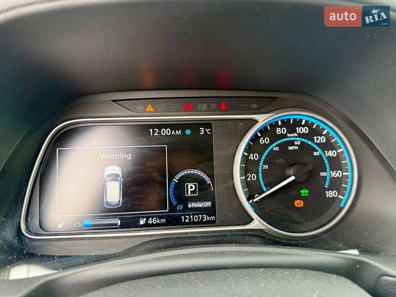 Хэтчбек Nissan Leaf 2018 в Киеве