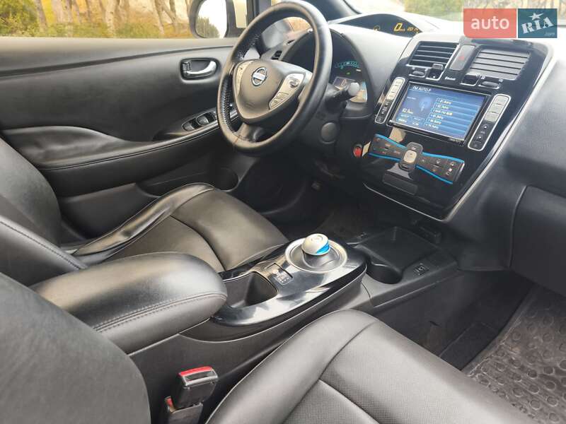 Хетчбек Nissan Leaf 2014 в Дніпрі