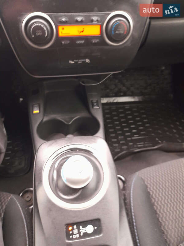 Хетчбек Nissan Leaf 2015 в Новомосковську