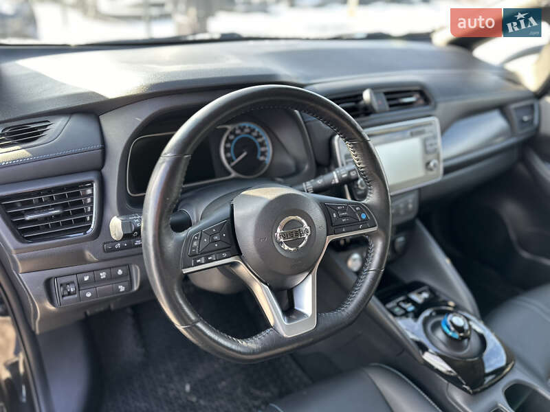 Хэтчбек Nissan Leaf 2018 в Львове