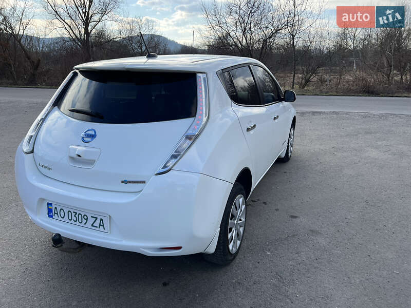 Хэтчбек Nissan Leaf 2015 в Ужгороде