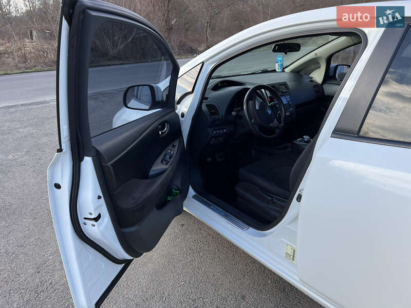 Хэтчбек Nissan Leaf 2015 в Ужгороде