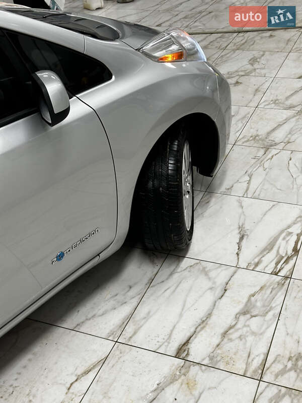 Хэтчбек Nissan Leaf 2014 в Житомире