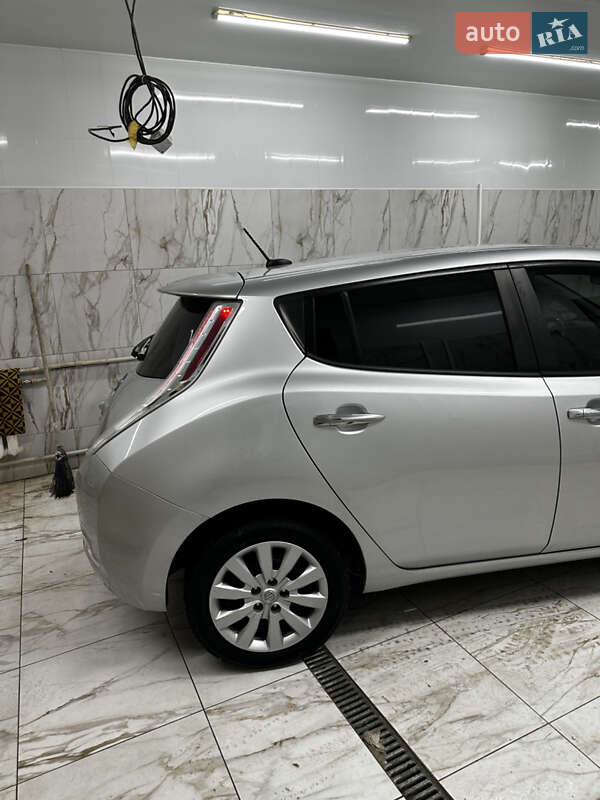 Хэтчбек Nissan Leaf 2014 в Житомире