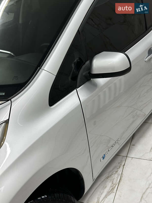 Хэтчбек Nissan Leaf 2014 в Житомире