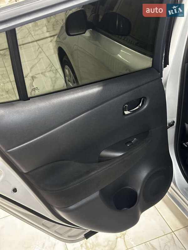 Хэтчбек Nissan Leaf 2014 в Житомире