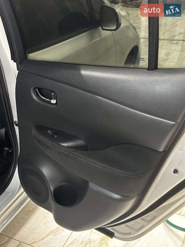 Хэтчбек Nissan Leaf 2014 в Житомире