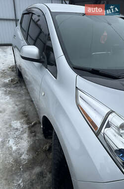 Хэтчбек Nissan Leaf 2015 в Киеве