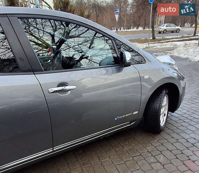 Хэтчбек Nissan Leaf 2014 в Львове