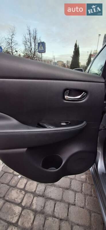 Хэтчбек Nissan Leaf 2014 в Львове
