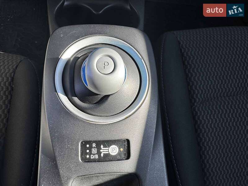 Хетчбек Nissan Leaf 2015 в Києві