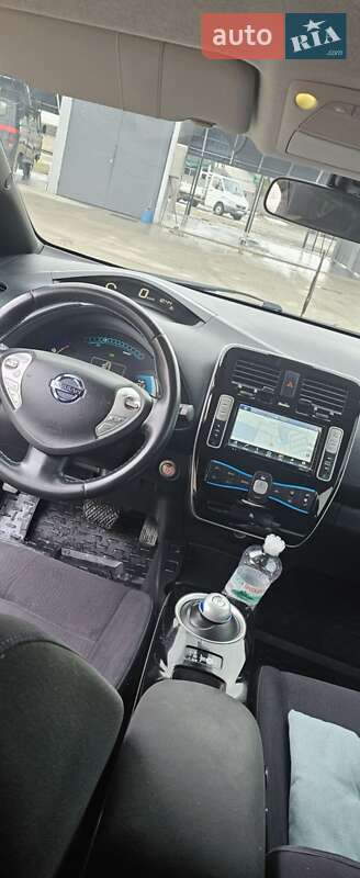 Хетчбек Nissan Leaf 2016 в Чернівцях