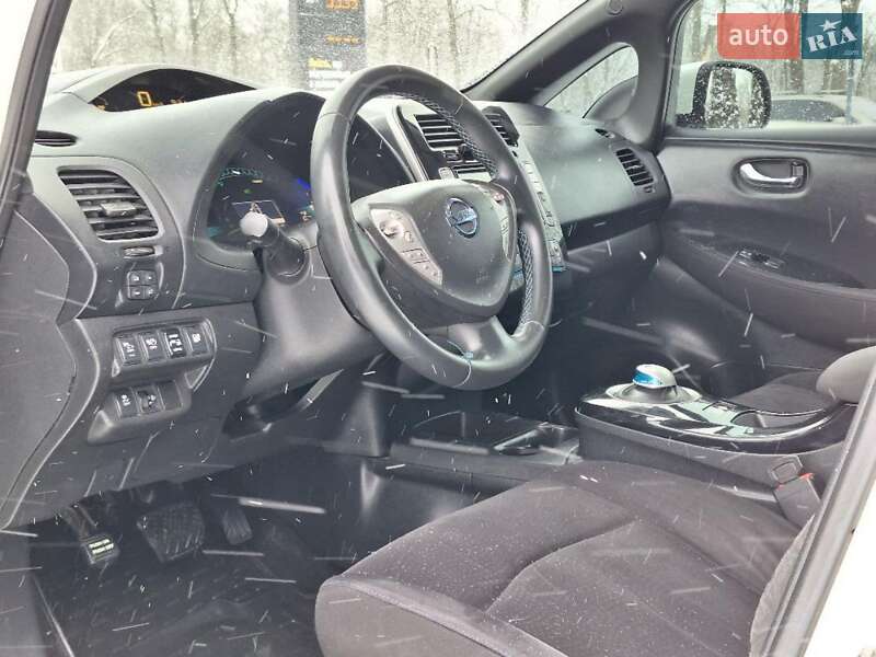 Хетчбек Nissan Leaf 2016 в Чернівцях