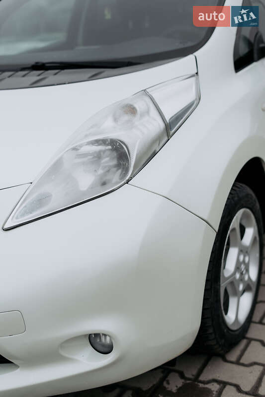 Хэтчбек Nissan Leaf 2015 в Черновцах