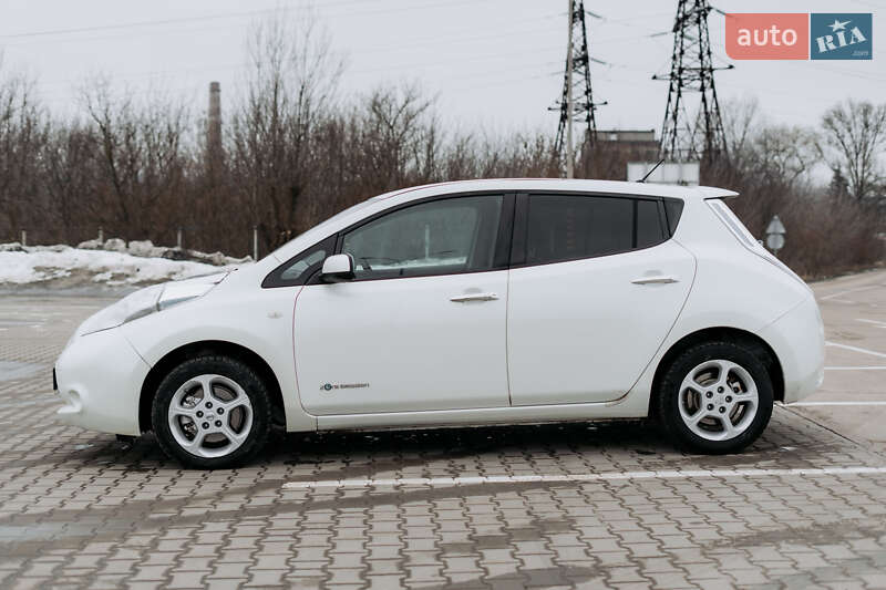 Хэтчбек Nissan Leaf 2015 в Черновцах