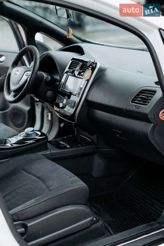 Хэтчбек Nissan Leaf 2015 в Черновцах