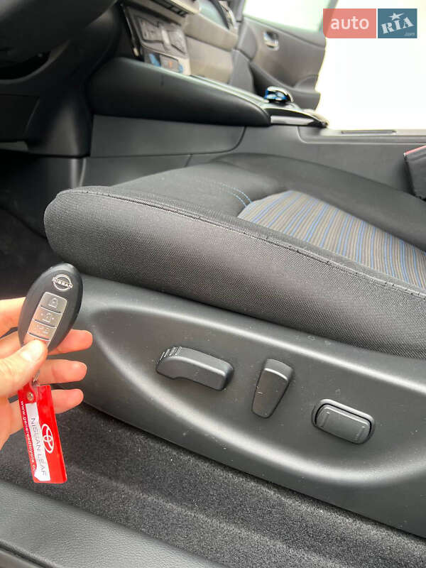 Хетчбек Nissan Leaf 2022 в Чернівцях