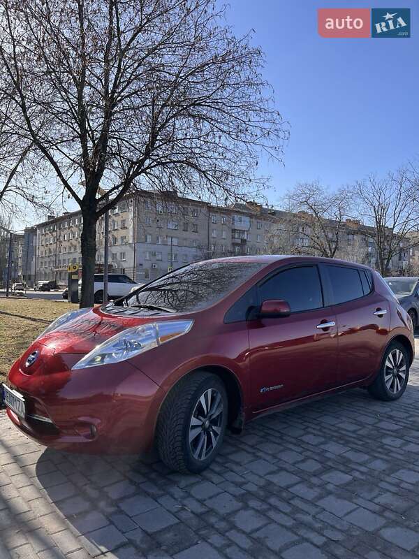 Хэтчбек Nissan Leaf 2014 в Днепре